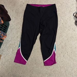 XL Knockout by Victoria’s Secret capri in black/white/blue/purple